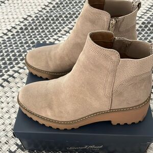 Universal Thread ankle boots 8
